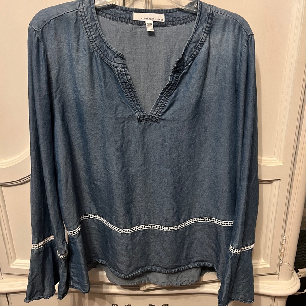 Fourteenth Place Womens Chambray Top Long bell Sleeve White Trim V Neck M/L